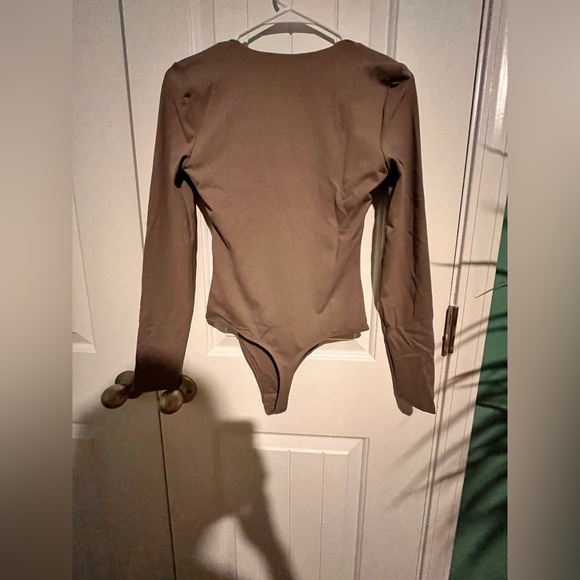 Long Sleeves Bodysuit Suit NWT - Picture 4 of 6
